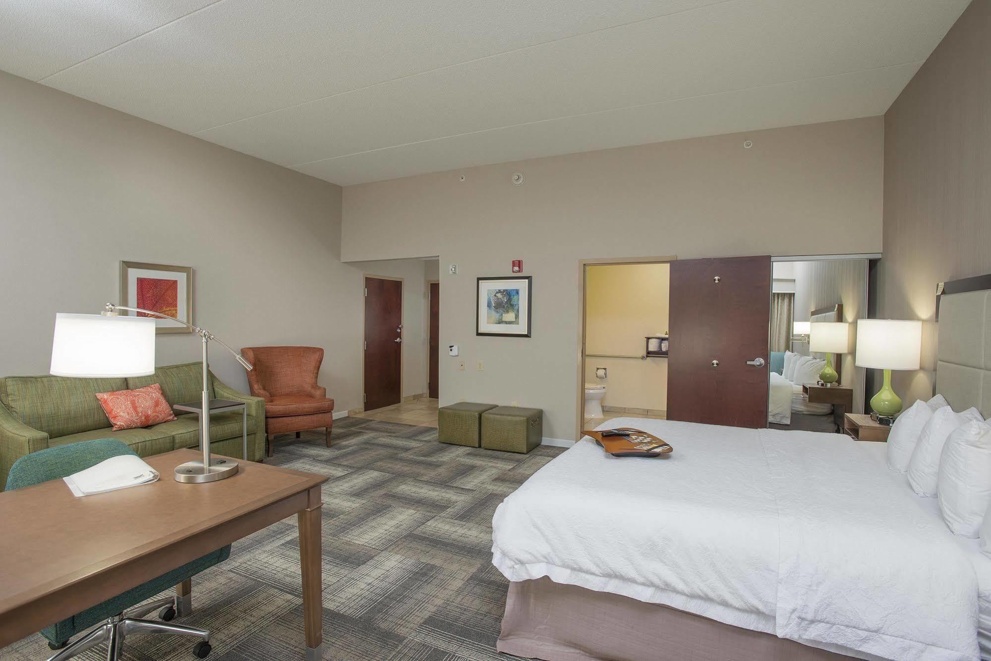 Hampton Inn & Suites Cincinnati-Union Centre West Chester Eksteriør billede